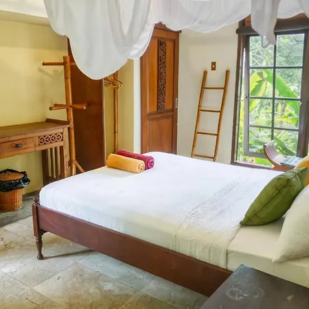 Room4, Number3 Guest House